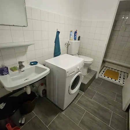 Breakfast Shared Bathroom شقة *